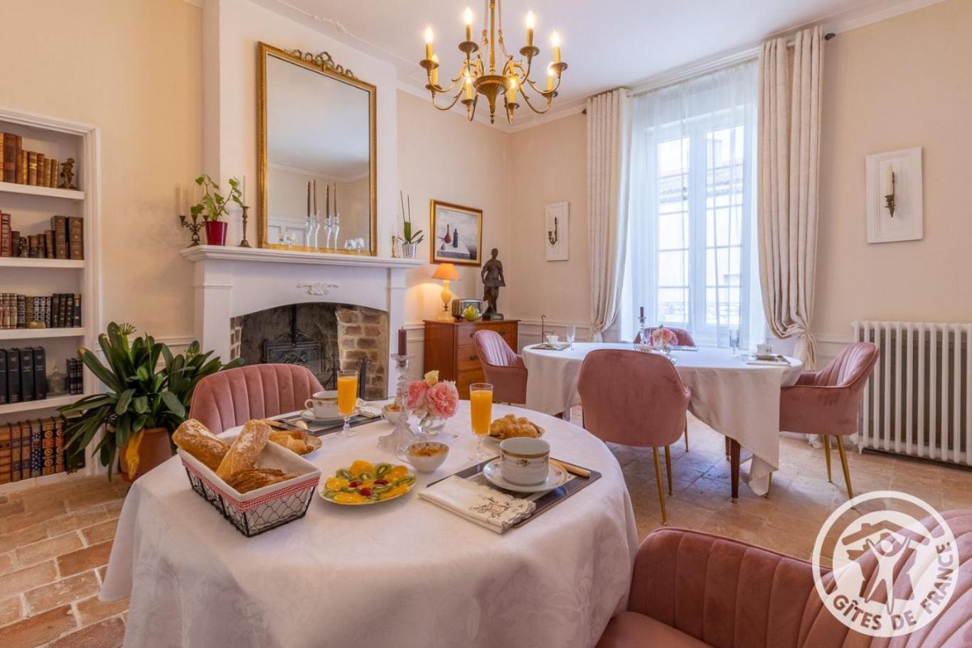 Hotel Le Griffon 1855 Saint-Laurent-Des-Autels Exteriér fotografie