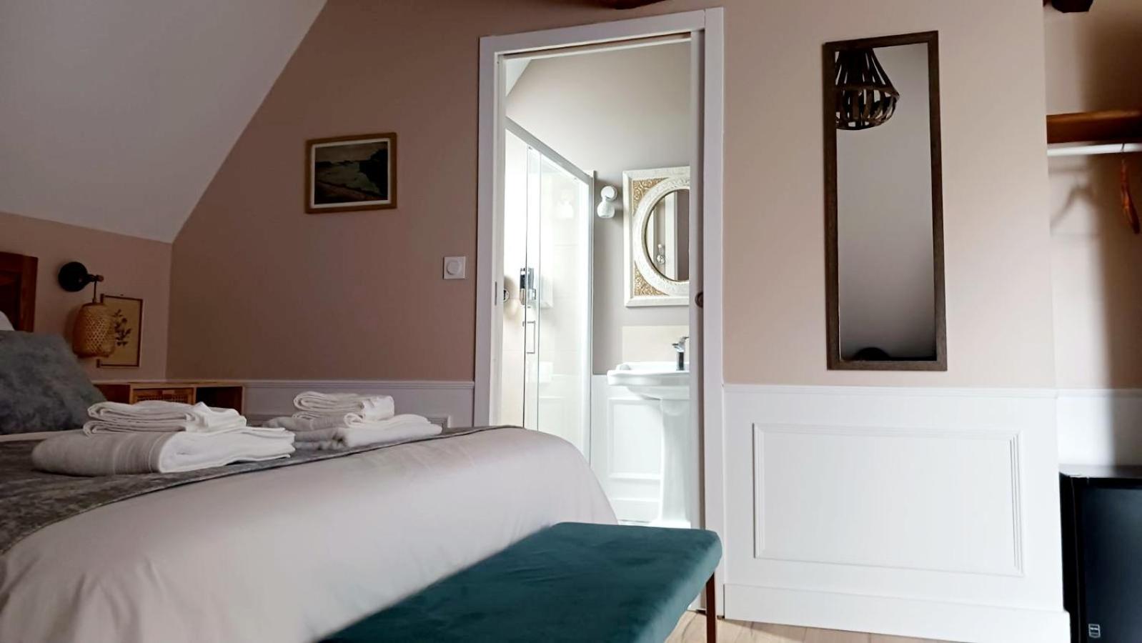 Hotel Le Griffon 1855 Saint-Laurent-Des-Autels Exteriér fotografie