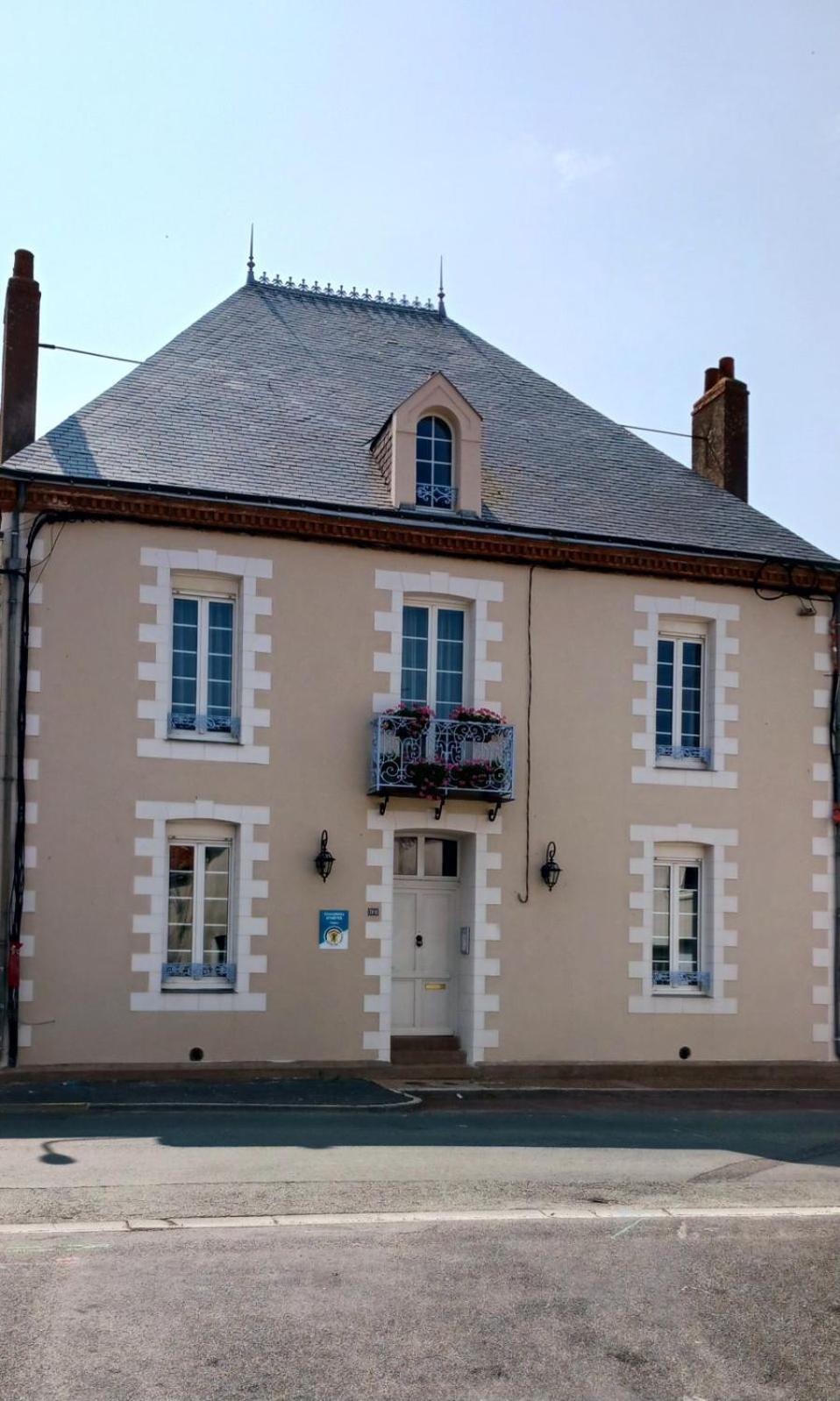 Hotel Le Griffon 1855 Saint-Laurent-Des-Autels Exteriér fotografie